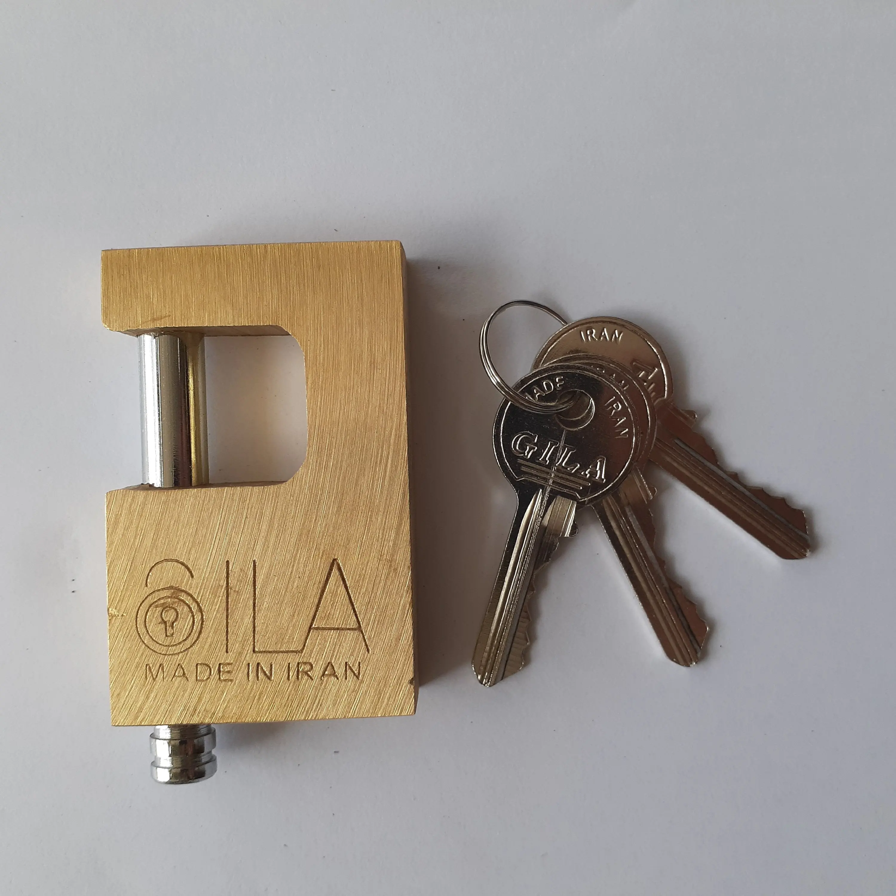قفل کتابی برنجی گیلا سایز 70 دارای 3 کلید ساده